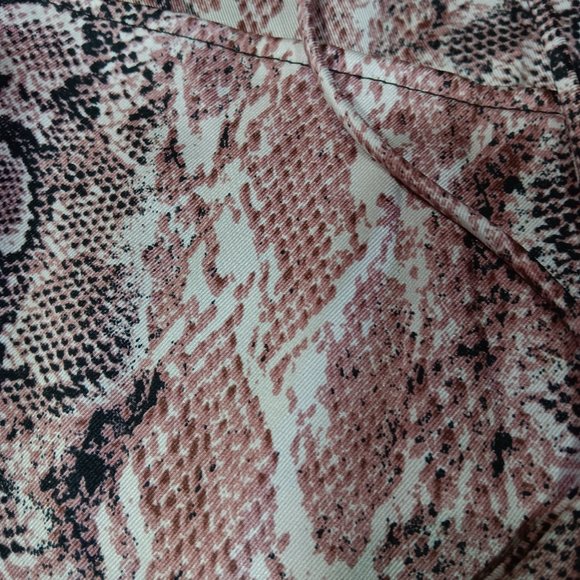 NWOT IRIS Thin Spaghetti Straps Tank Top Snakeskin Print US M - Picture 5 of 5